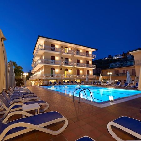 Hotel Benacus Torri Del Benaco Exteriör bild