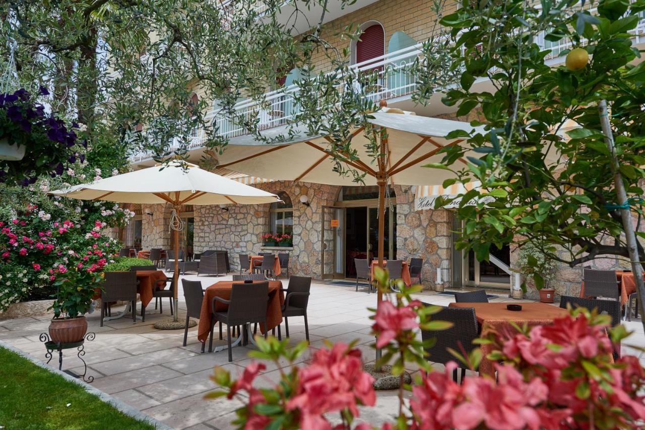 Hotel Benacus Torri Del Benaco Exteriör bild