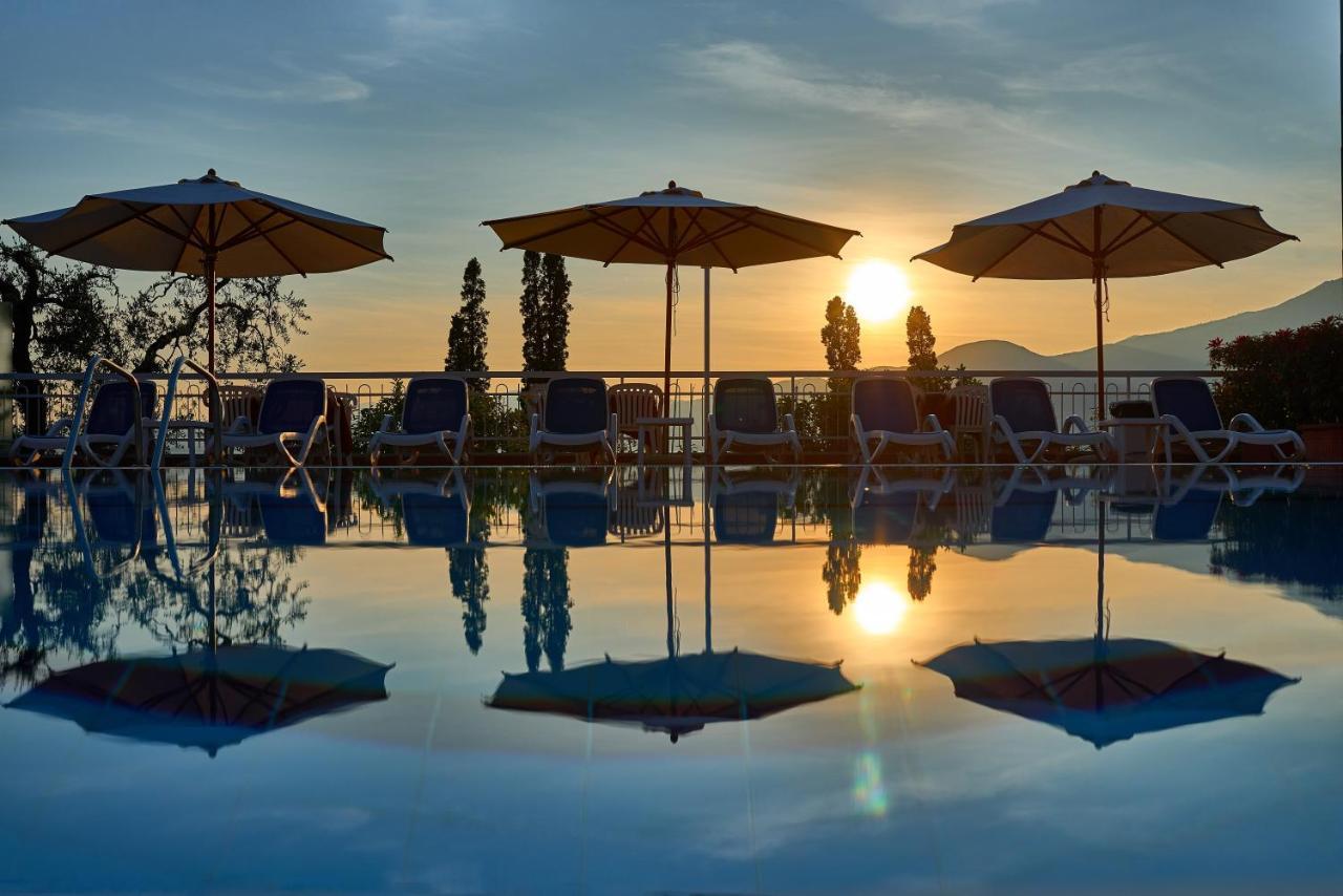 Hotel Benacus Torri Del Benaco Exteriör bild
