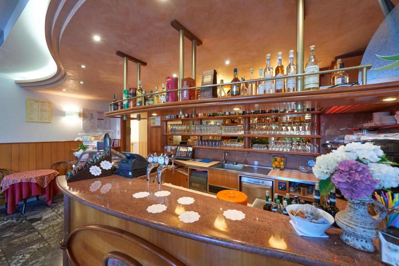 Hotel Benacus Torri Del Benaco Exteriör bild