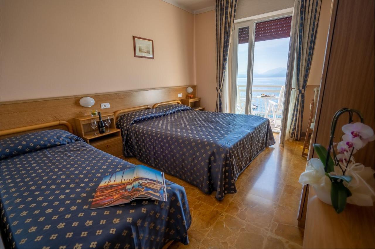 Hotel Benacus Torri Del Benaco Exteriör bild