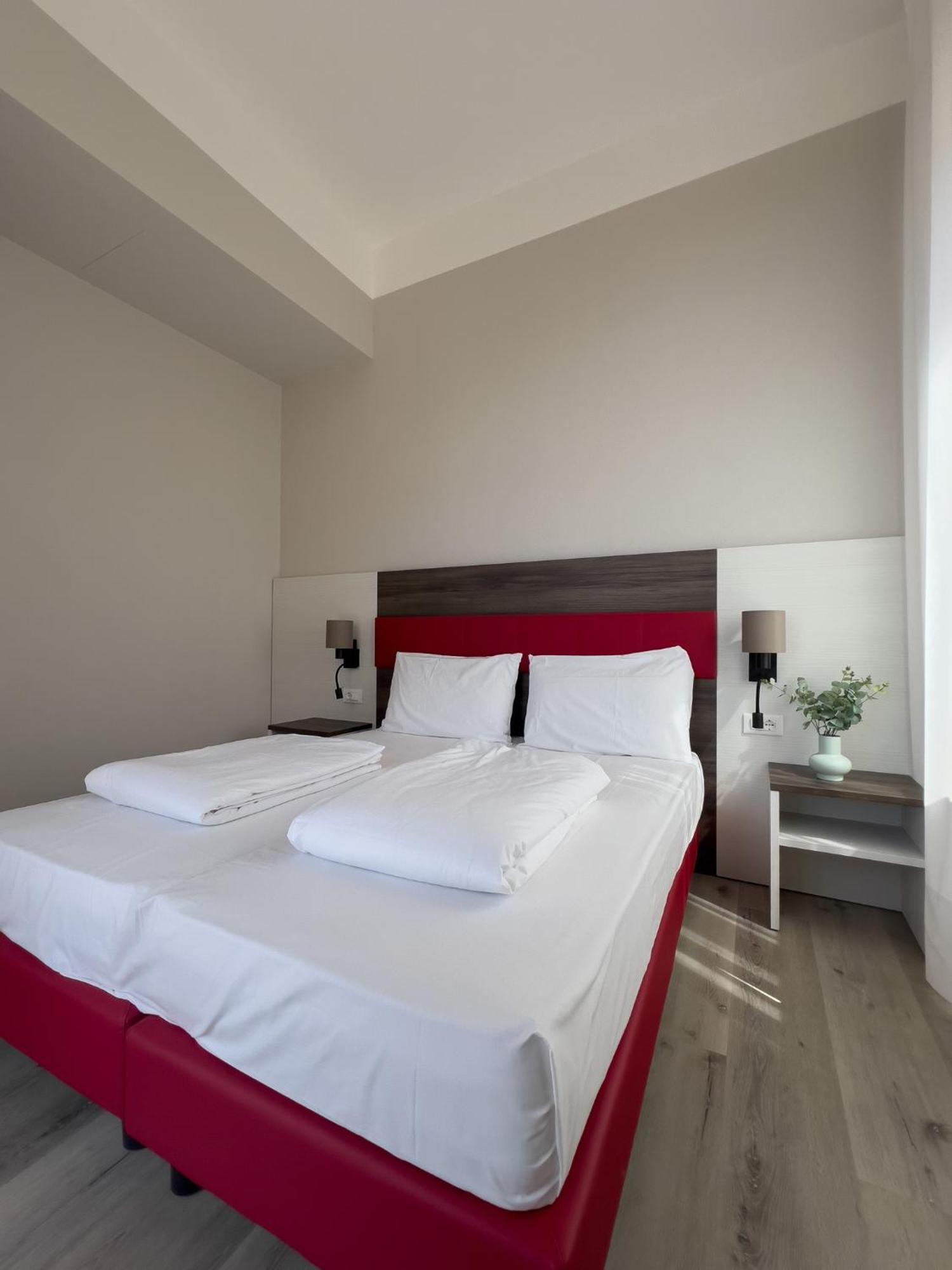Hotel Benacus Torri Del Benaco Exteriör bild