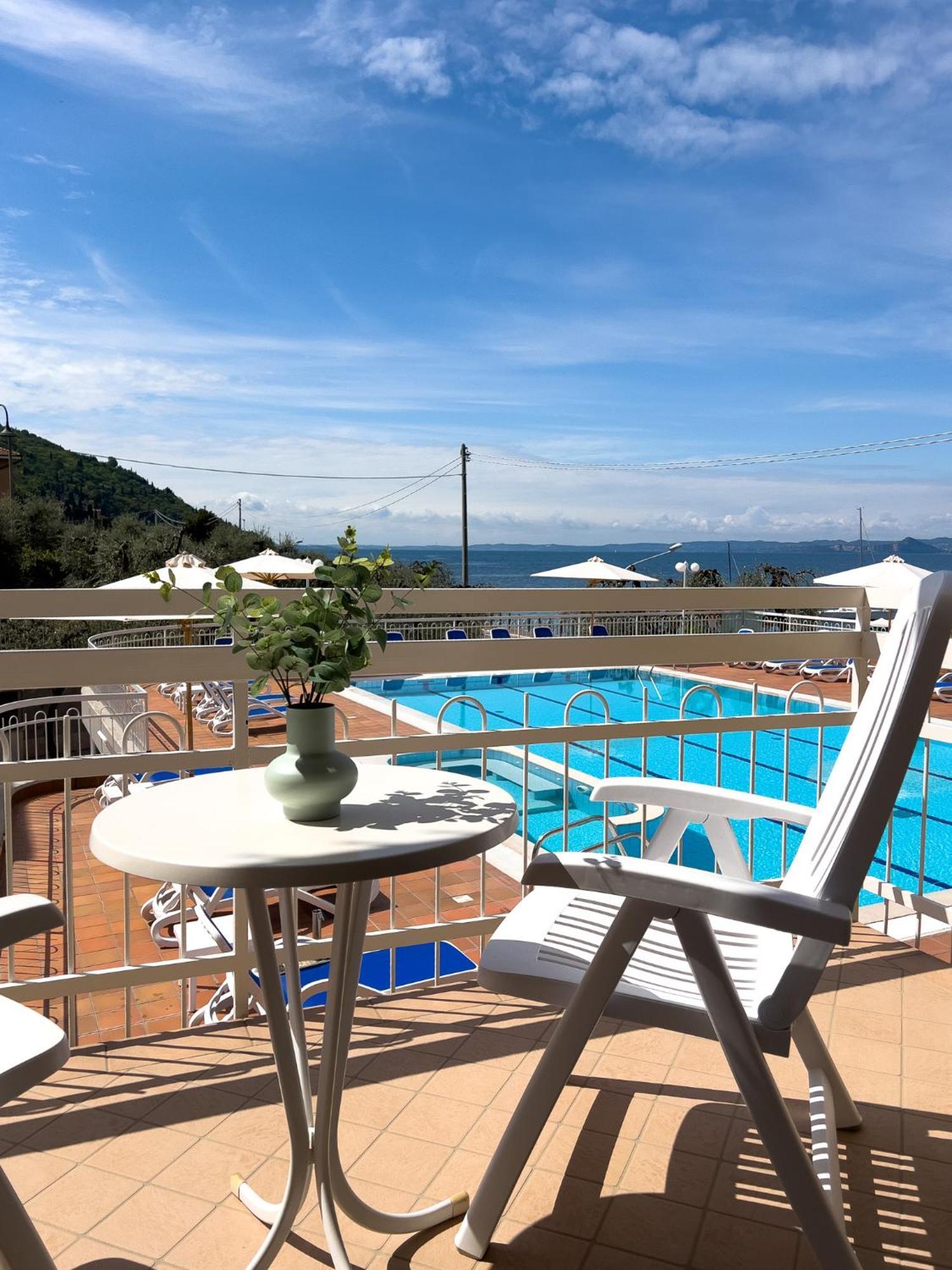 Hotel Benacus Torri Del Benaco Exteriör bild
