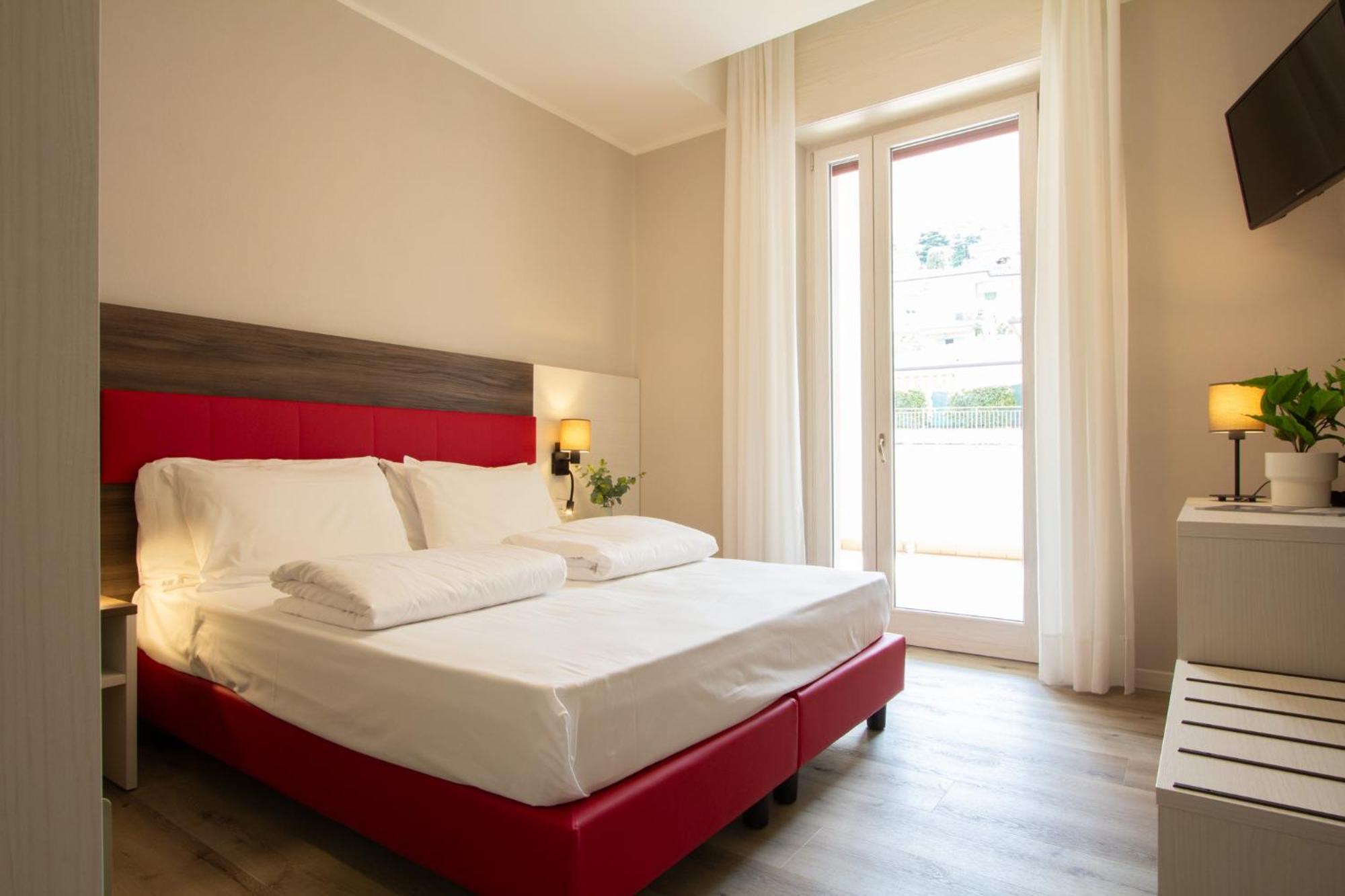 Hotel Benacus Torri Del Benaco Exteriör bild