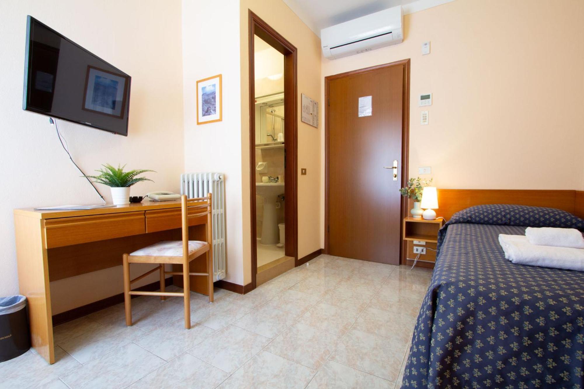 Hotel Benacus Torri Del Benaco Exteriör bild