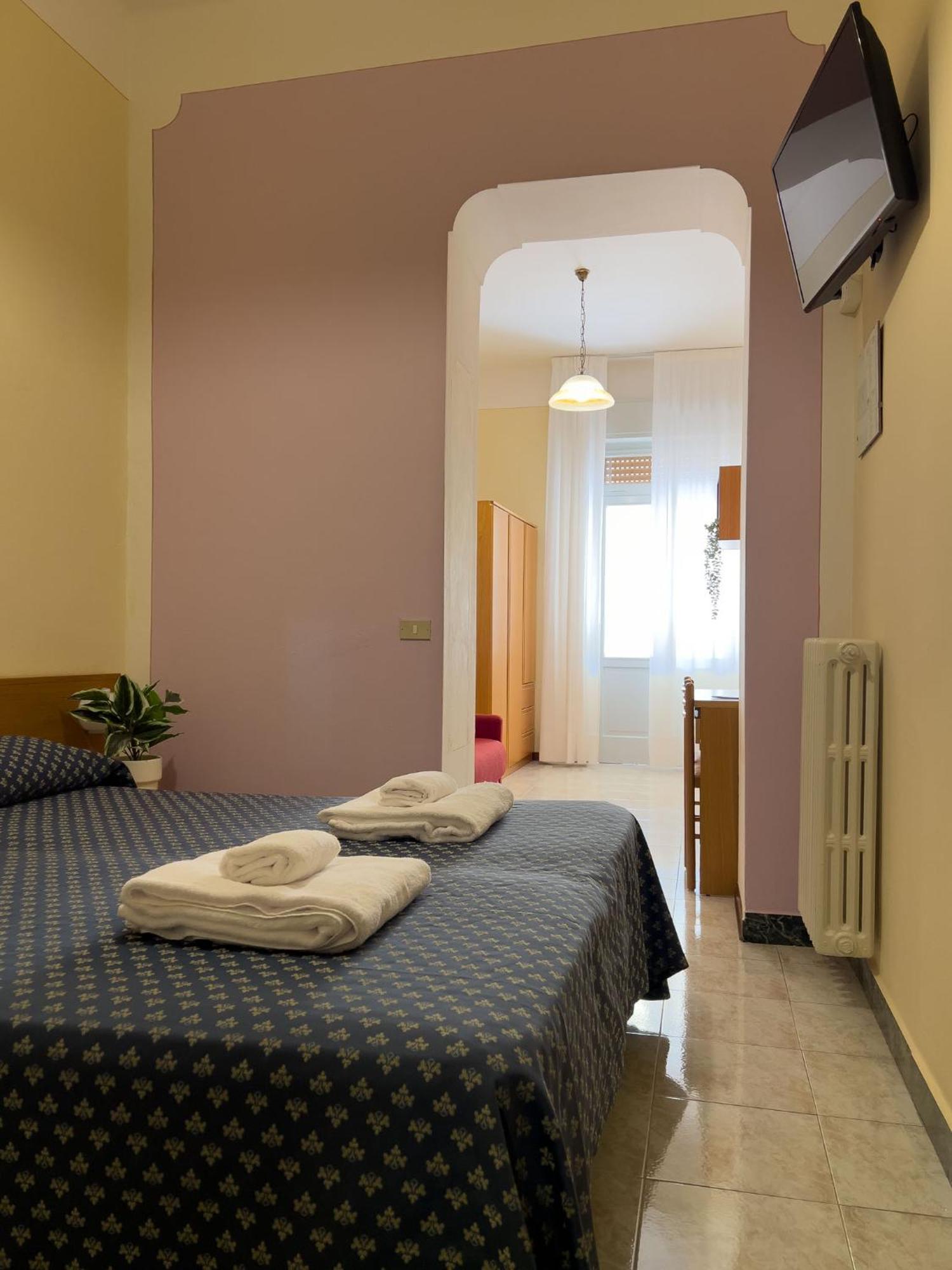 Hotel Benacus Torri Del Benaco Exteriör bild