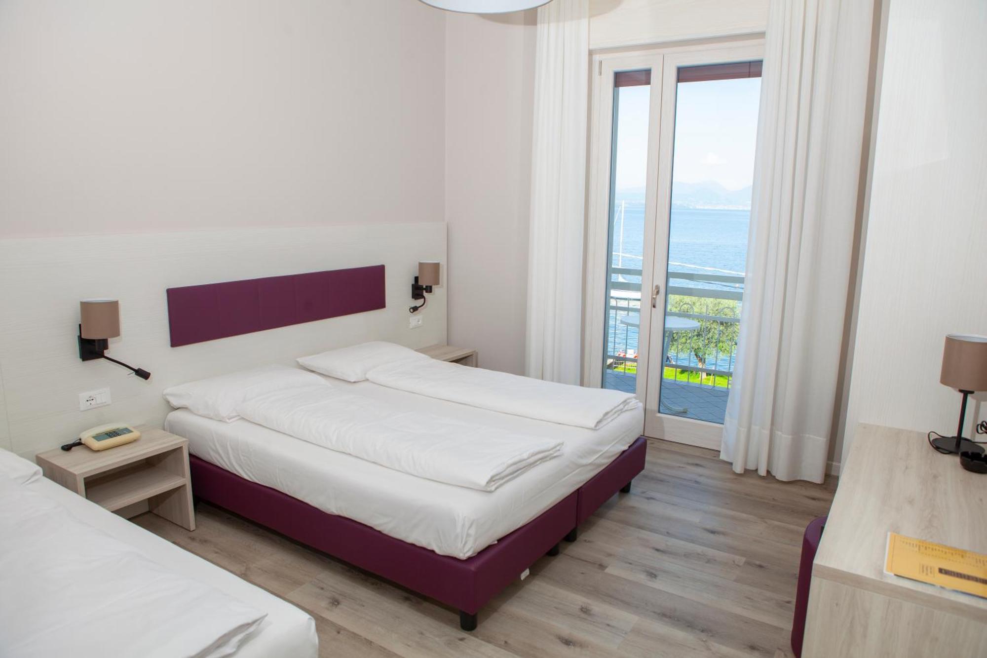 Hotel Benacus Torri Del Benaco Exteriör bild